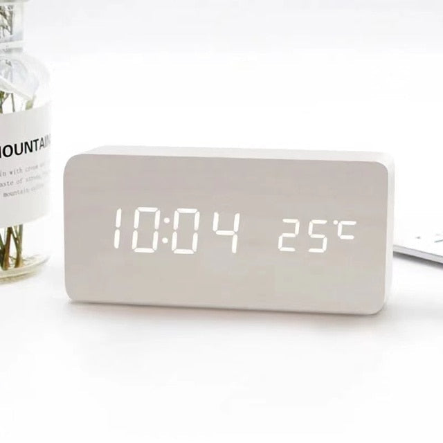 Réveil Bois Blanc Moderniste : Une Touche de Style Minimaliste