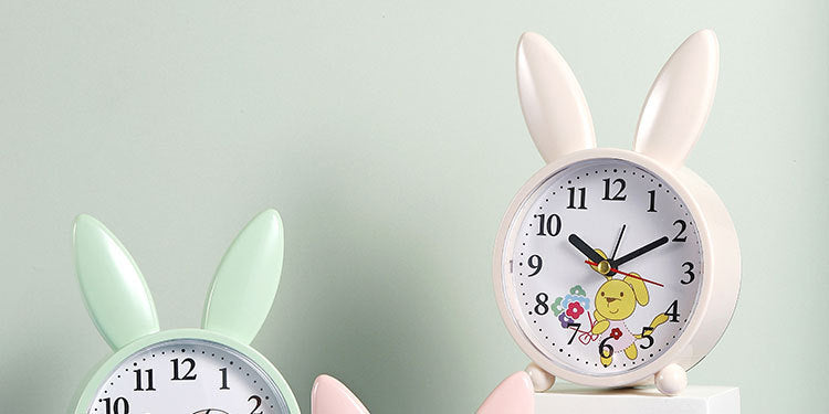 Reloj despertador infantil con forma de conejo, sencillo y silencioso, dimensiones 16,5 x 11 cm