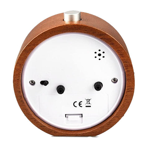 Reloj despertador vintage de madera con agujas