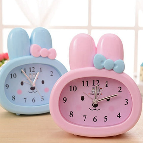 Reloj despertador educativo con forma de conejo y pajarita - Dimensiones 13x11,7 CM