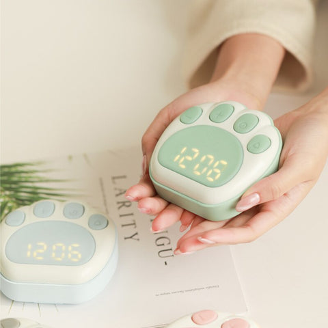 Lindo reloj despertador con forma de pata de gato