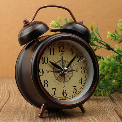 Reloj despertador con brújula dorada vintage
